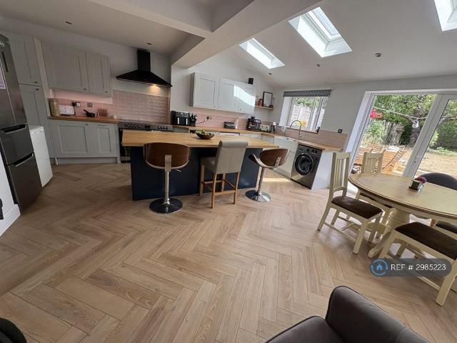 2 bedroom semi detached house to rent