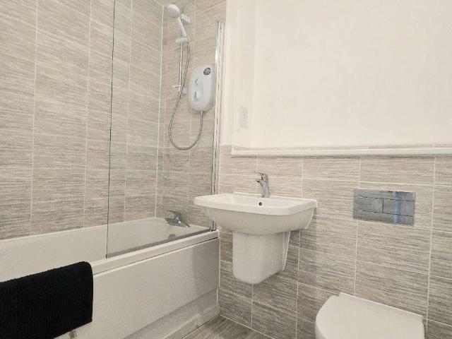 2 bedroom semi detached house to rent