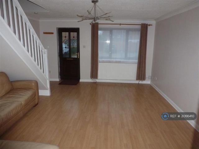 2 bedroom semi detached house to rent