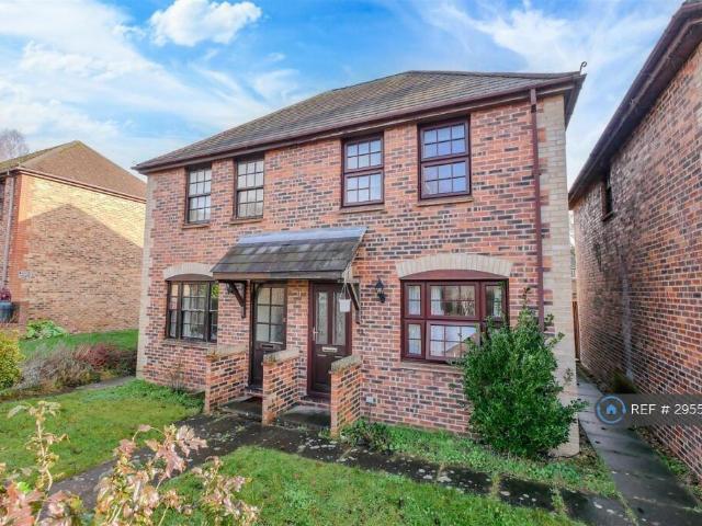2 bedroom semi detached house to rent
