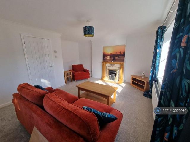 2 bedroom semi detached house to rent