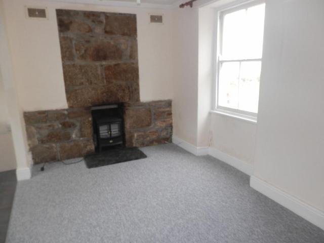 2 bedroom semi detached house to rent