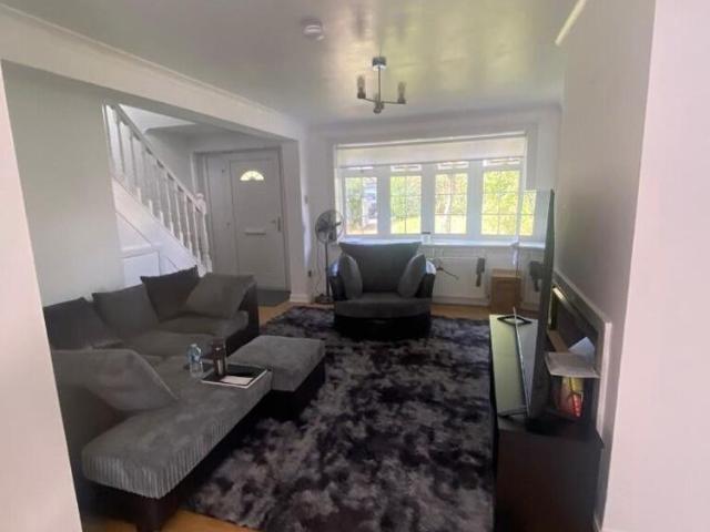 2 bedroom semi detached house to rent