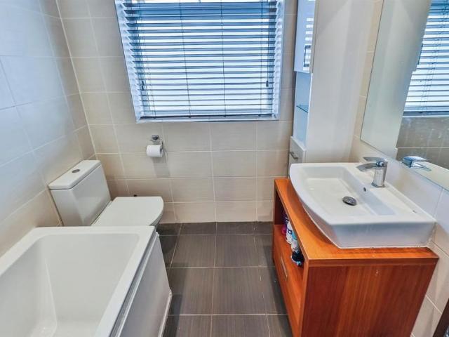 2 bedroom semi detached house to rent
