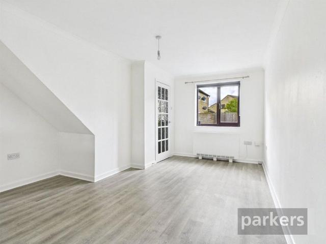 2 bedroom semi detached house to rent