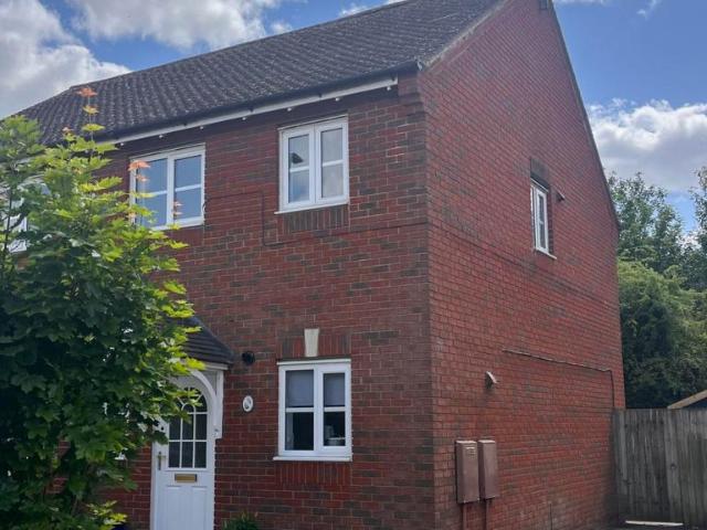 2 bedroom semi detached house to rent