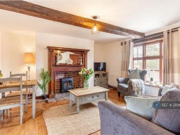 2 bedroom semi detached house to rent