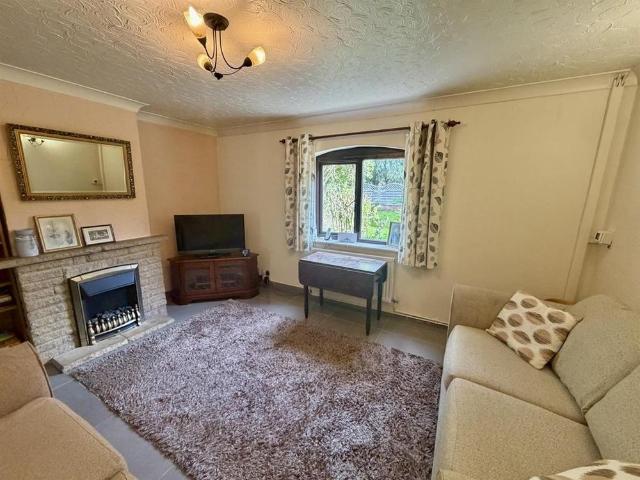 2 bedroom semi detached house to rent