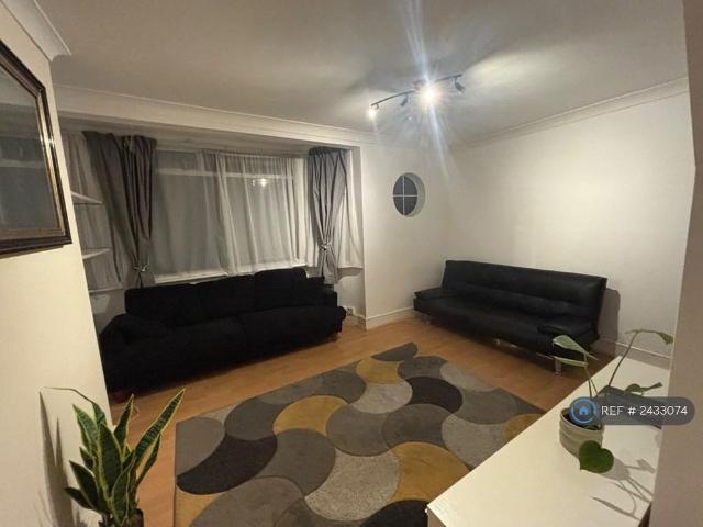 2 bedroom semi detached house to rent