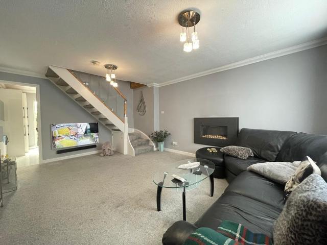 2 bedroom semi detached house to rent
