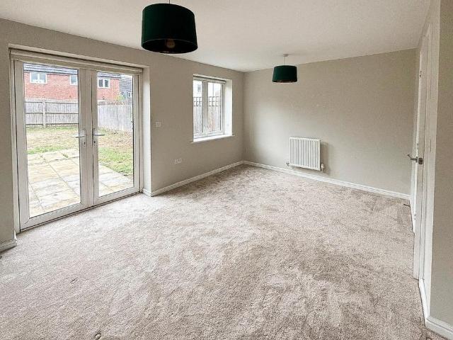 2 bedroom semi detached house to rent
