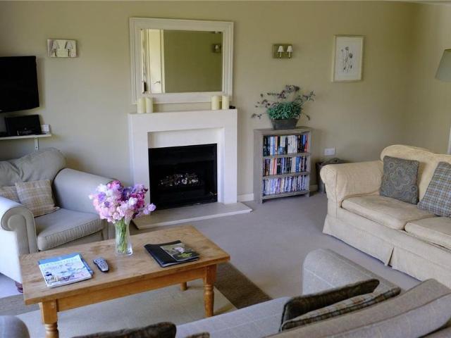 2 bedroom semi detached house to rent