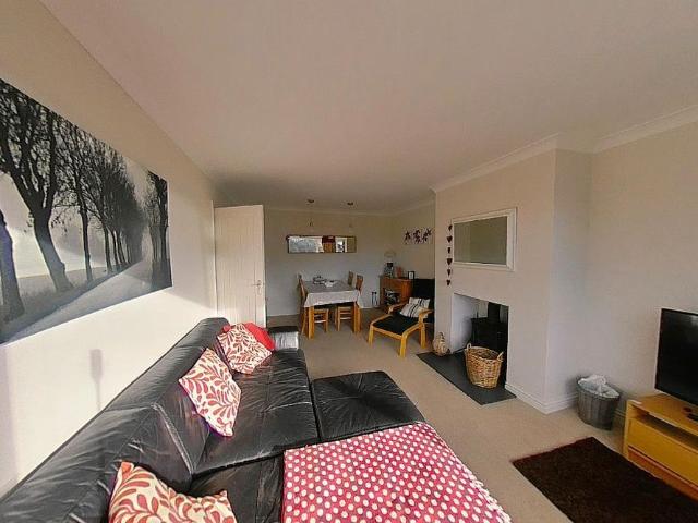 2 bedroom semi detached house to rent