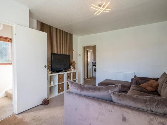 2 bedroom semi detached house to rent