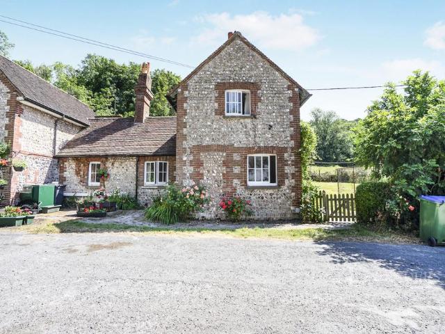 2 bedroom semi detached house to rent