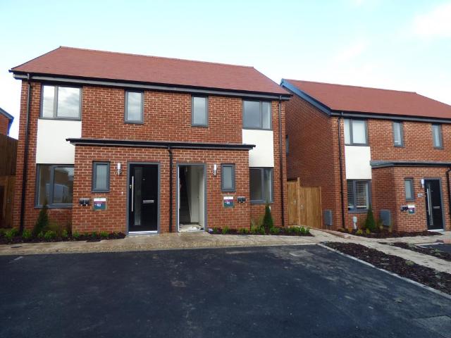 2 bedroom semi detached house to rent