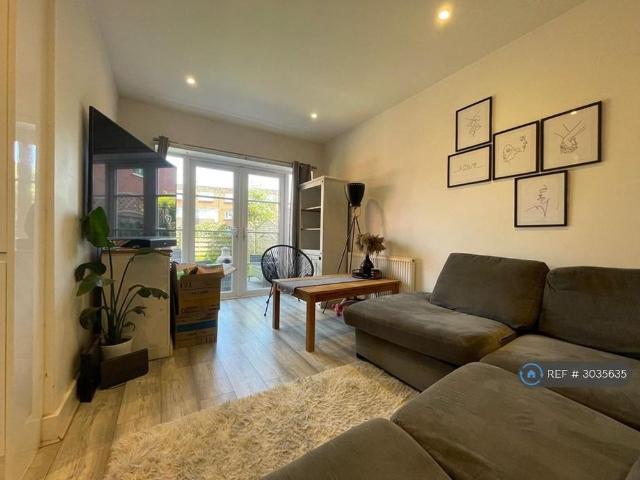 2 bedroom semi detached house to rent