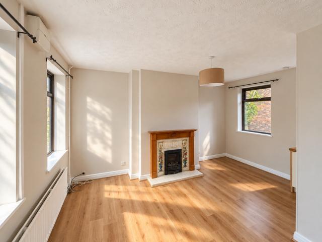 2 bedroom semi detached house to rent