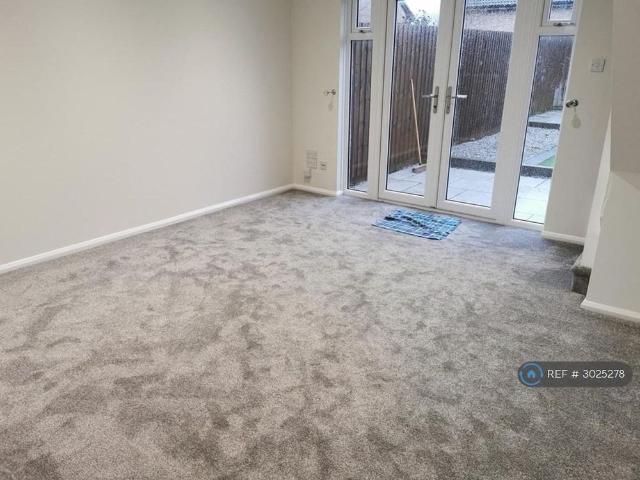 2 bedroom semi detached house to rent