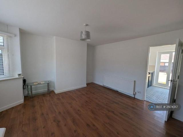 2 bedroom semi detached house to rent