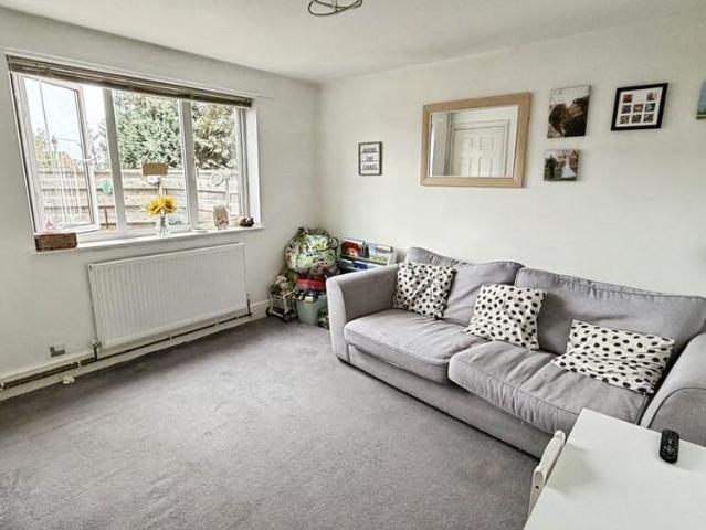2 bedroom semi detached house to rent