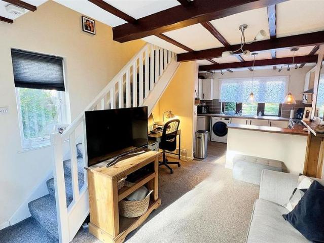2 bedroom semi detached house to rent