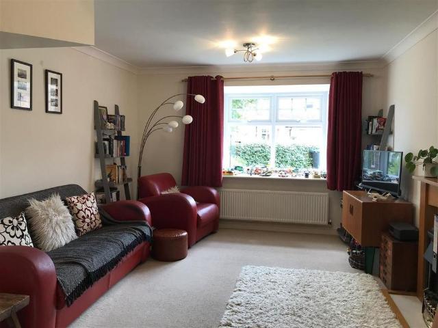 2 bedroom semi detached house to rent