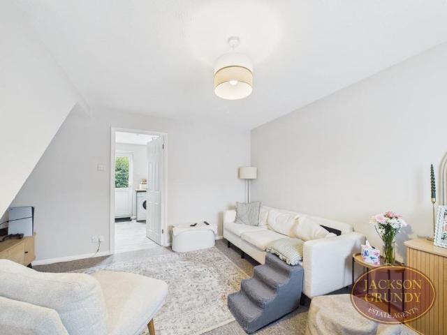 2 bedroom semi detached house to rent