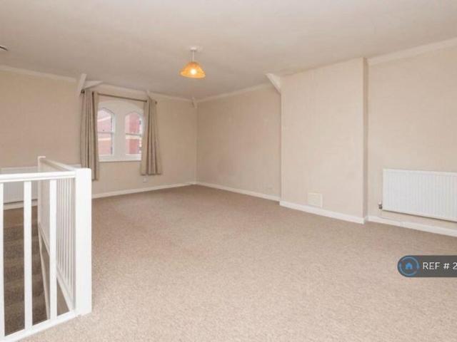 2 bedroom semi detached house to rent