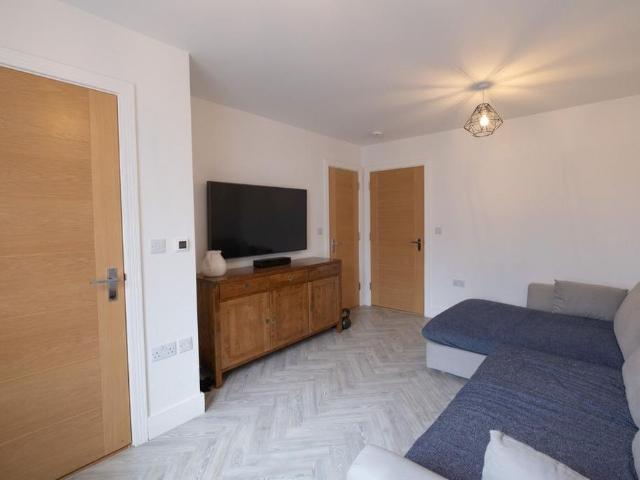 2 bedroom semi detached house to rent