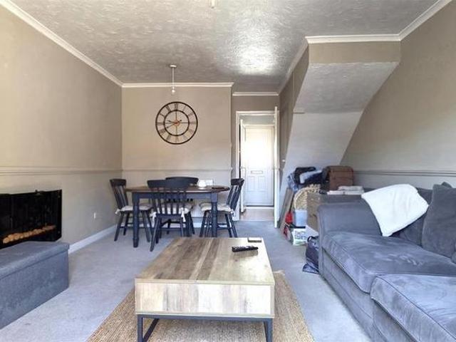 2 bedroom semi detached house to rent