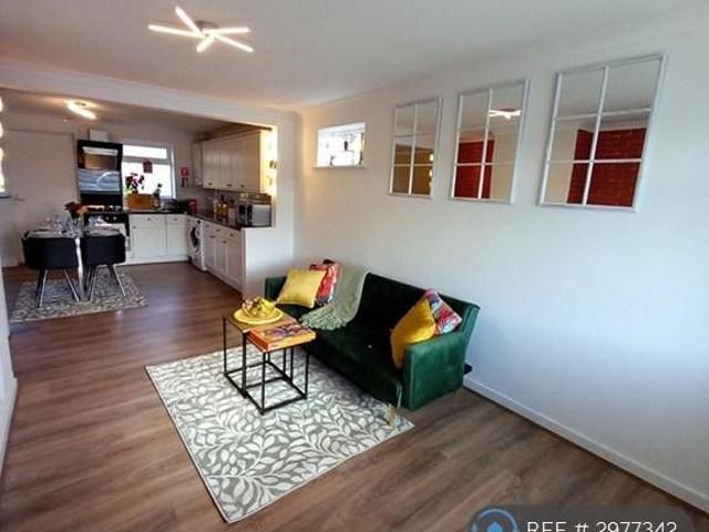 2 bedroom semi detached house to rent