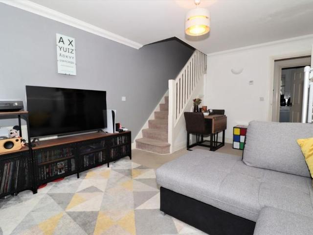 2 bedroom semi detached house to rent