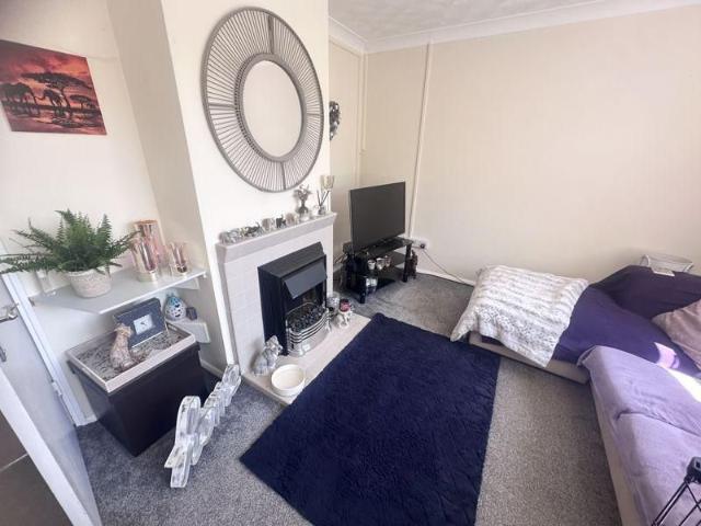 2 bedroom semi detached house to rent