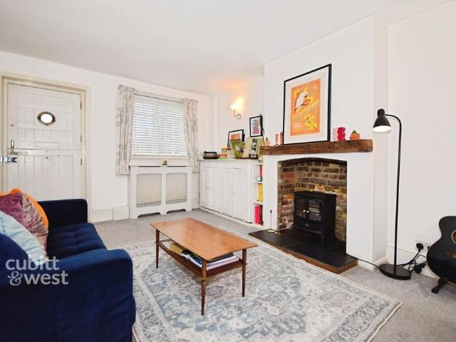 2 bedroom semi detached house to rent