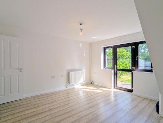 2 bedroom semi detached house to rent