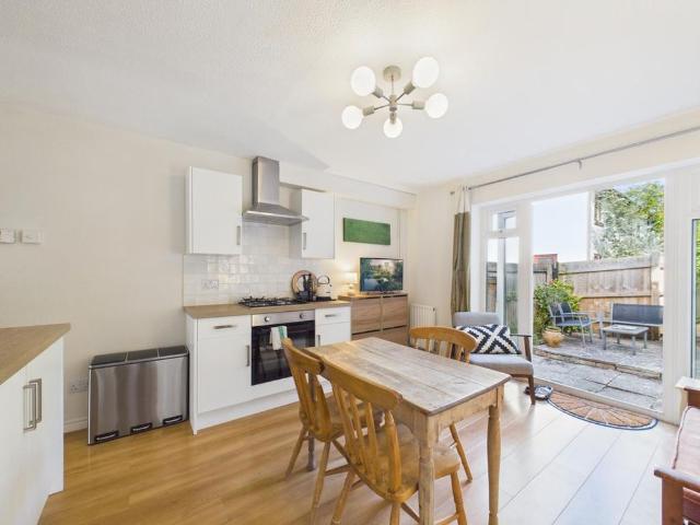 2 bedroom semi detached house to rent