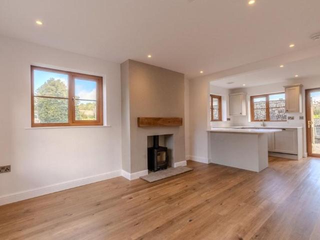 2 bedroom semi detached house to rent