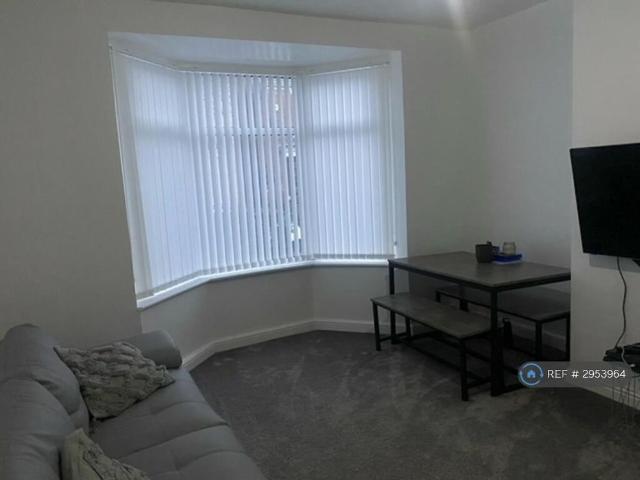 2 bedroom semi detached house to rent