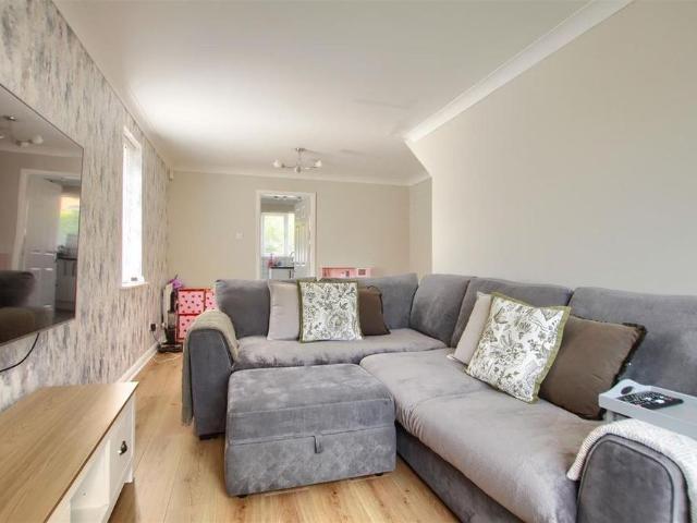 2 bedroom semi detached house to rent