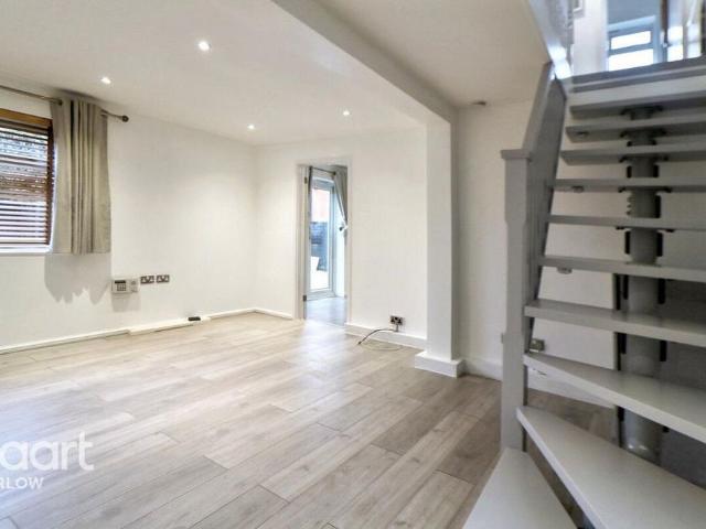 2 bedroom semi detached house to rent
