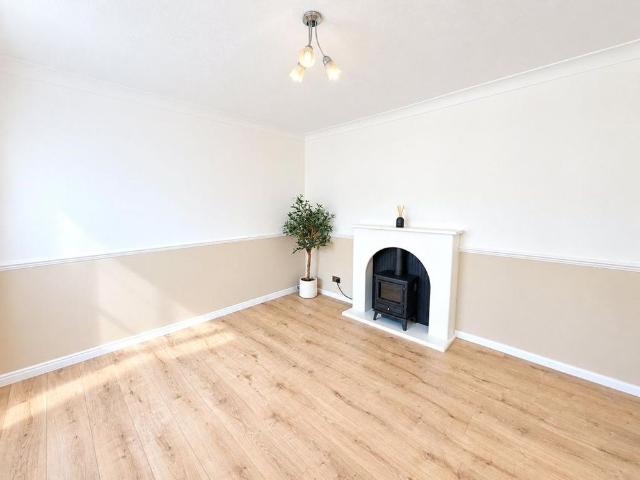 2 bedroom semi detached house to rent