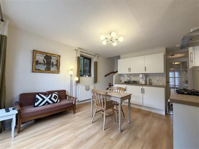 2 bedroom semi detached house to rent