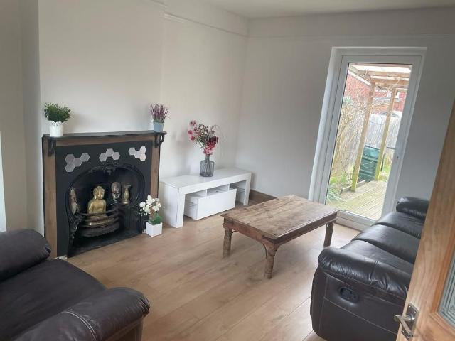 2 bedroom semi detached house to rent