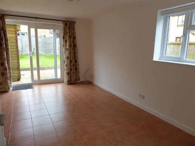 2 bedroom semi detached house to rent