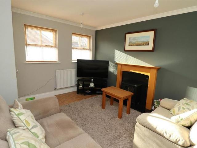 2 bedroom semi detached house to rent