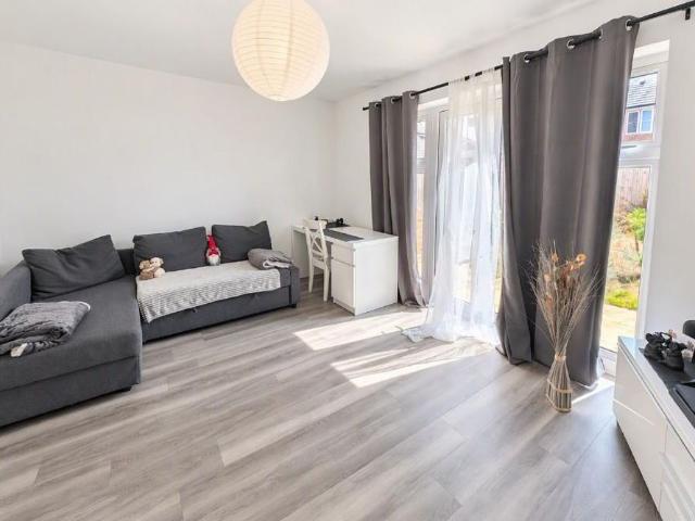 2 bedroom semi detached house to rent