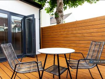 2 bedroom semi detached house to rent
