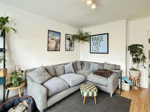 2 bedroom semi detached house to rent