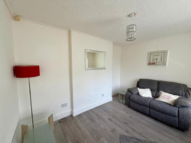 2 bedroom semi detached house to rent